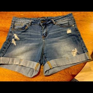 Judy blue distressed cuffed shorts